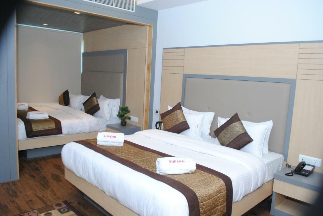 Hotel Superb 5 Mins Walk From New Delhi Station エクステリア 写真