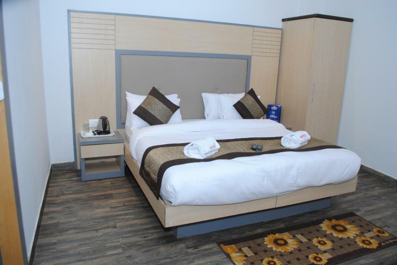 Hotel Superb 5 Mins Walk From New Delhi Station エクステリア 写真