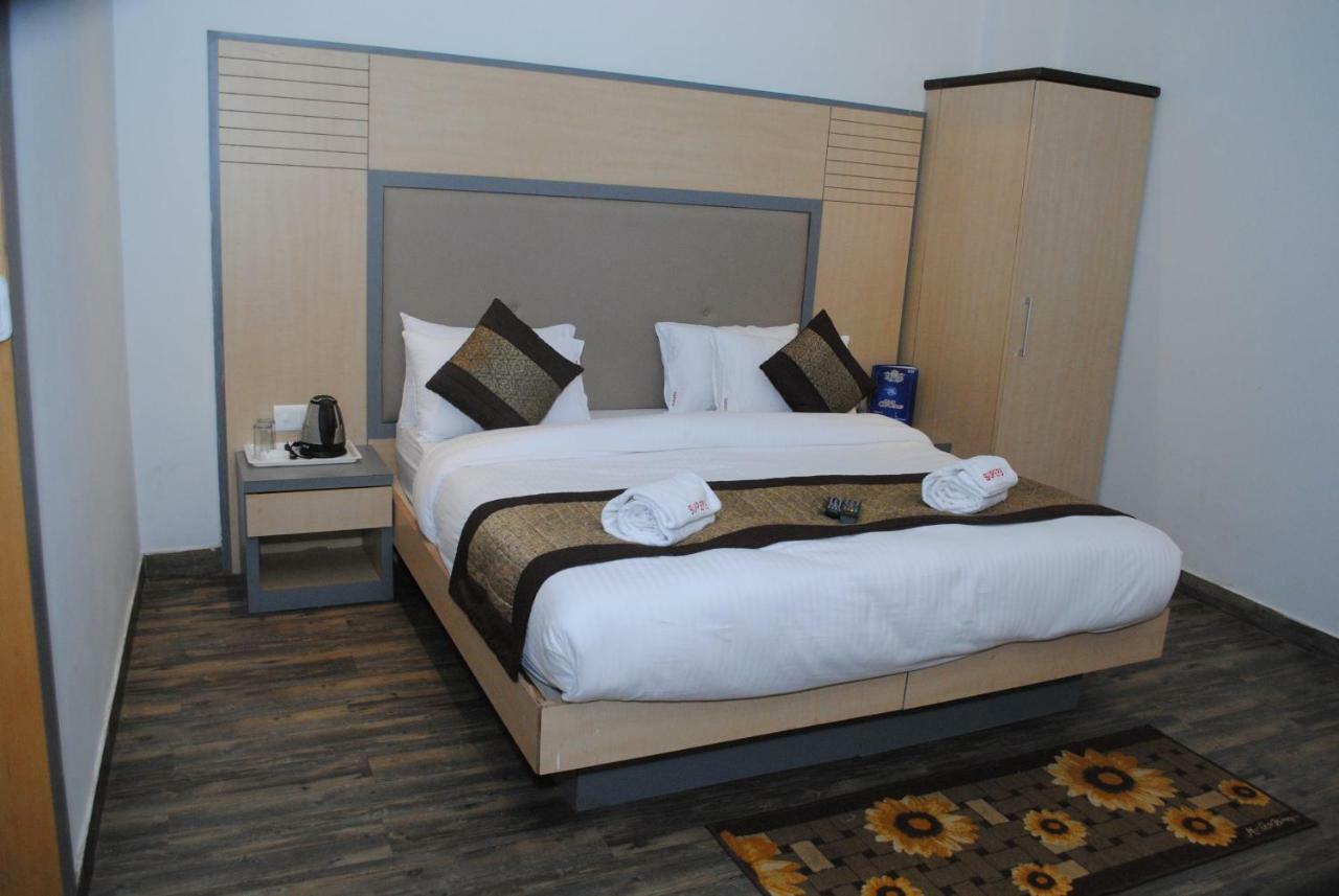 Hotel Superb 5 Mins Walk From New Delhi Station エクステリア 写真