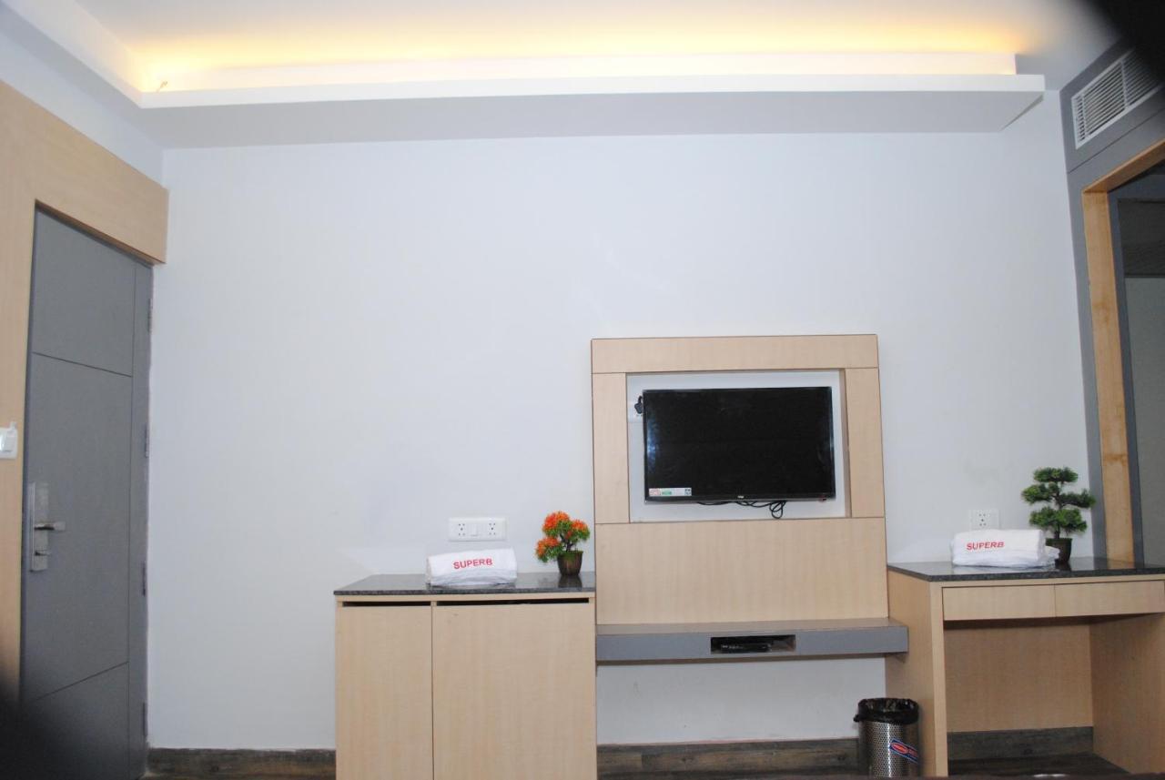 Hotel Superb 5 Mins Walk From New Delhi Station エクステリア 写真