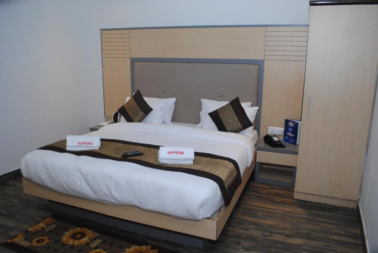 Hotel Superb 5 Mins Walk From New Delhi Station エクステリア 写真